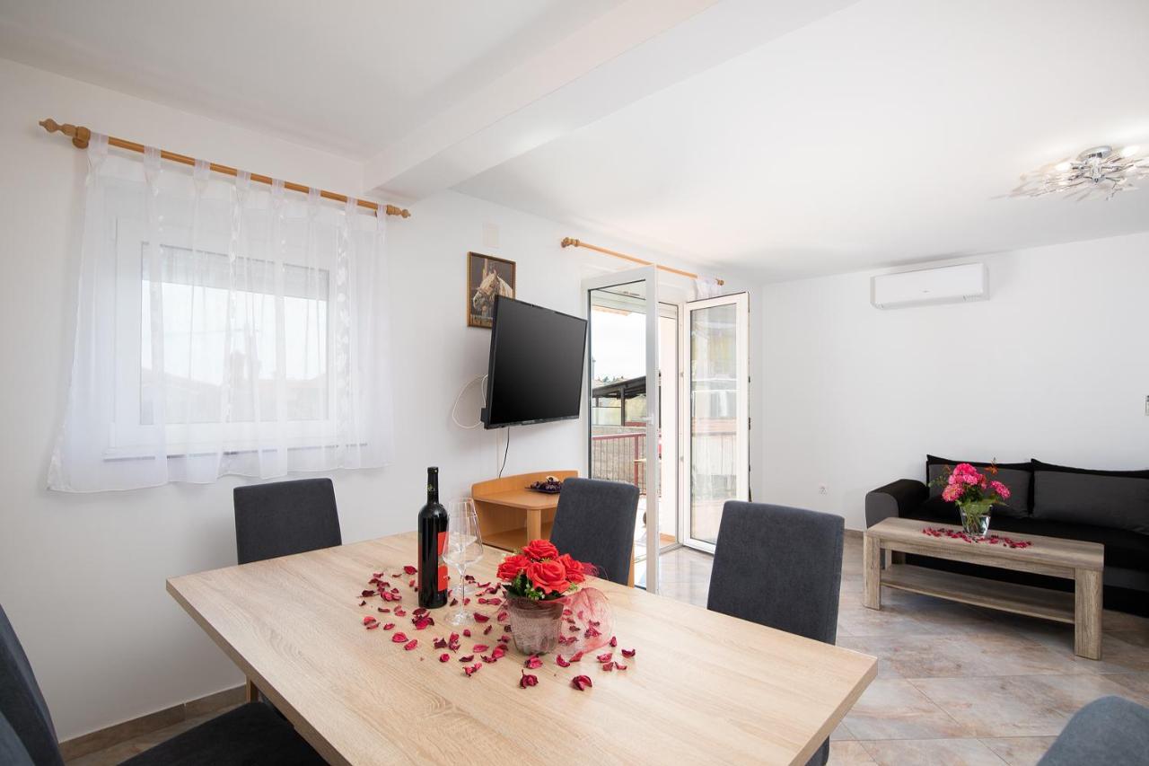 Apartmani Dujmovic メドゥリン エクステリア 写真